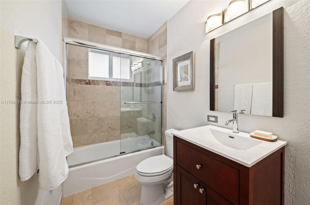 Vendido Recientemente: $1,790,000 (3 camas, 2 baños, 2160 Pies cuadrados)