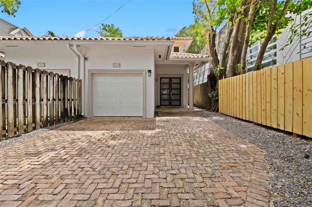 Vendido Recientemente: $1,790,000 (3 camas, 2 baños, 2160 Pies cuadrados)