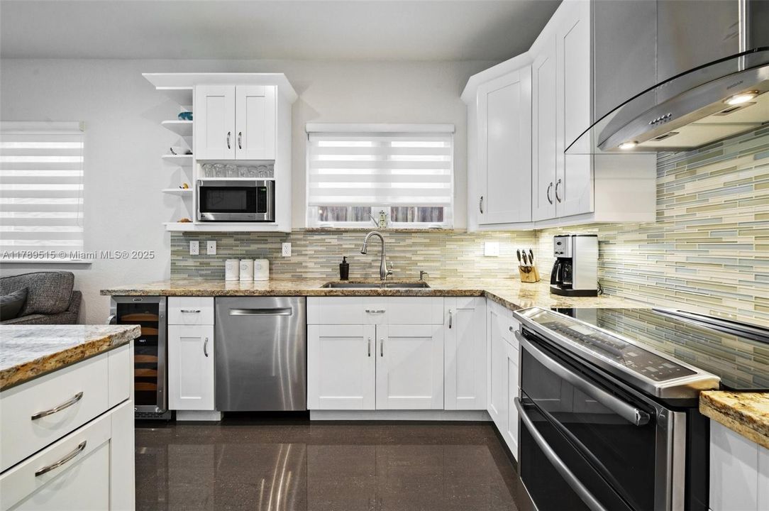 Vendido Recientemente: $1,790,000 (3 camas, 2 baños, 2160 Pies cuadrados)