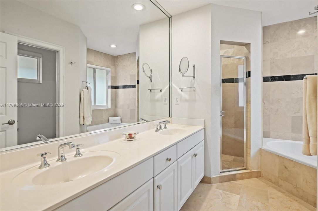 Vendido Recientemente: $1,790,000 (3 camas, 2 baños, 2160 Pies cuadrados)