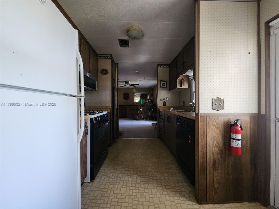 Recently Sold: $145,000 (2 beds, 2 baths, 1296 Square Feet)