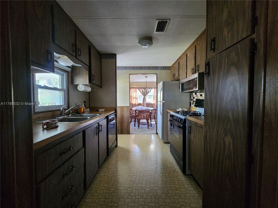 Recently Sold: $145,000 (2 beds, 2 baths, 1296 Square Feet)