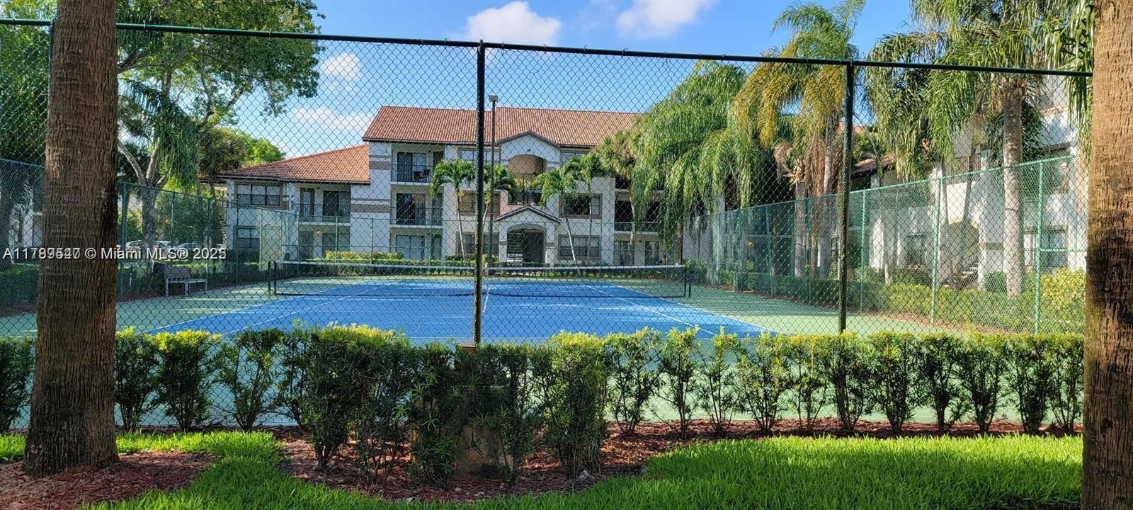 Recently Rented: $1,750 (1 beds, 1 baths, 841 Square Feet)