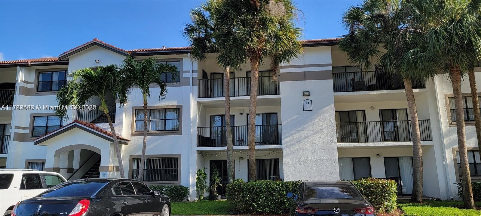 Recently Rented: $1,750 (1 beds, 1 baths, 841 Square Feet)