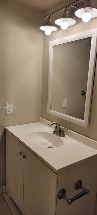 Recently Rented: $1,750 (1 beds, 1 baths, 841 Square Feet)