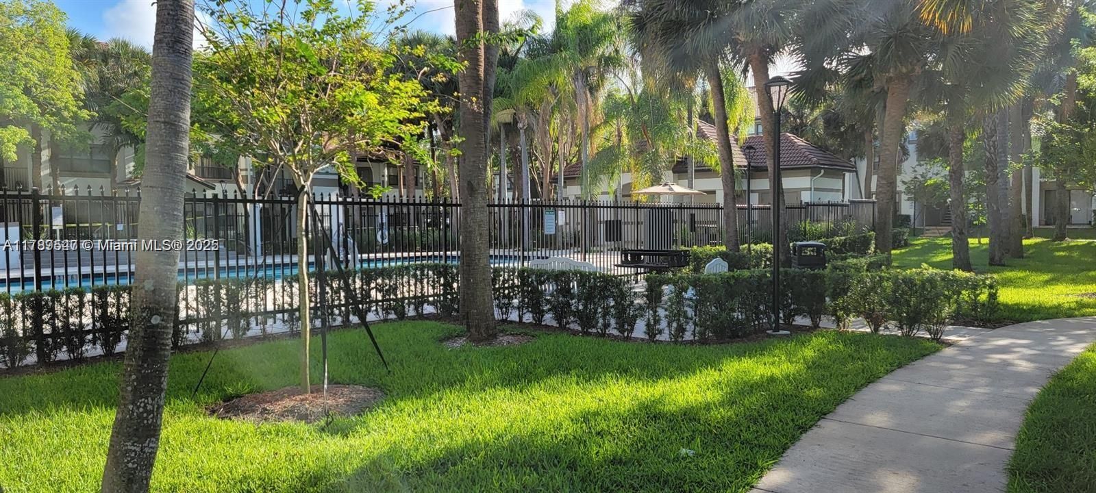 Recently Rented: $1,750 (1 beds, 1 baths, 841 Square Feet)