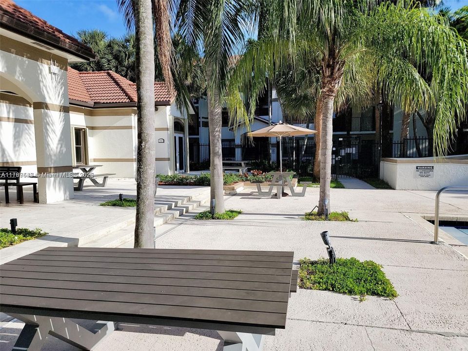 Recently Rented: $1,750 (1 beds, 1 baths, 841 Square Feet)