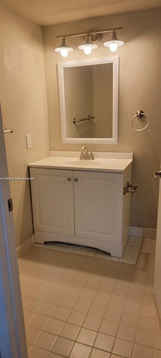 Recently Rented: $1,750 (1 beds, 1 baths, 841 Square Feet)