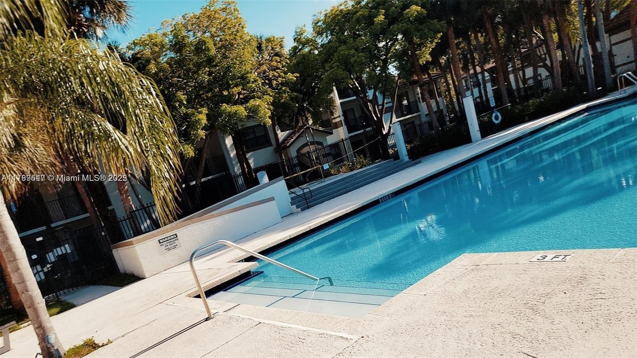 Recently Rented: $1,750 (1 beds, 1 baths, 841 Square Feet)