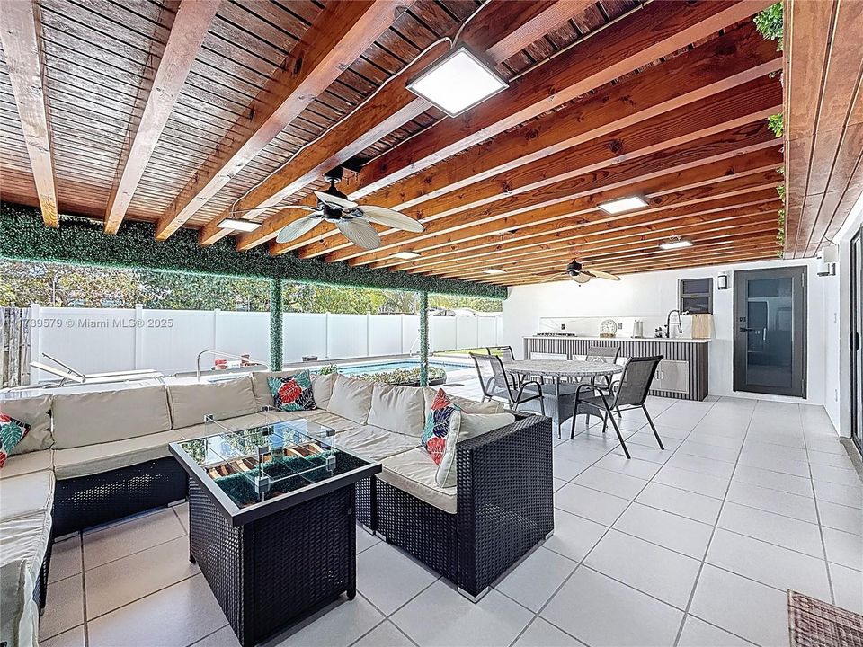 Недавно арендовано: $7,700 (5 спален, 4 ванн, 3857 Квадратных фут)