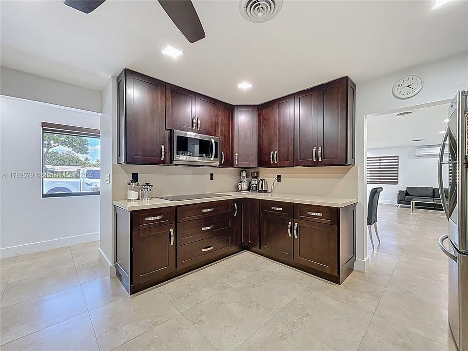 Недавно арендовано: $7,700 (5 спален, 4 ванн, 3857 Квадратных фут)