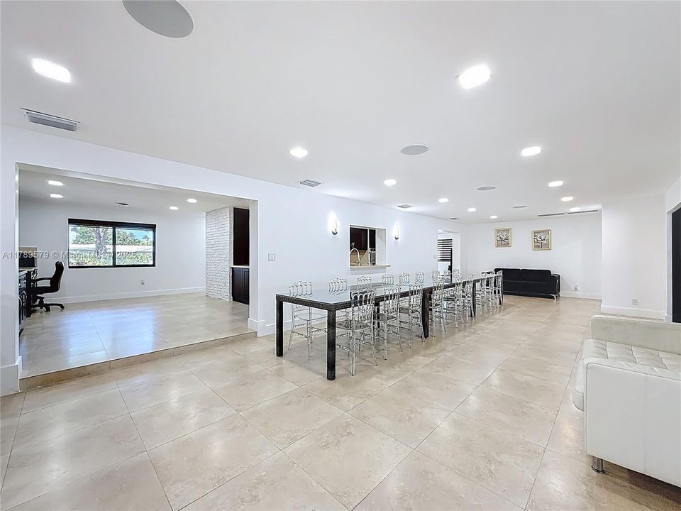 Недавно арендовано: $7,700 (5 спален, 4 ванн, 3857 Квадратных фут)