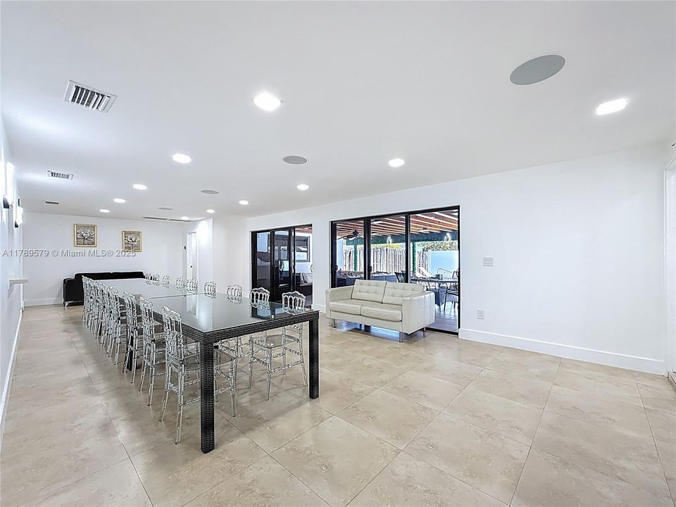 Недавно арендовано: $7,700 (5 спален, 4 ванн, 3857 Квадратных фут)