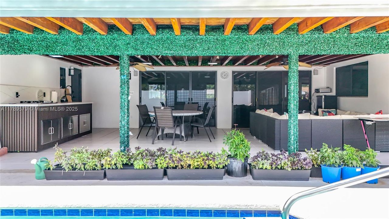 Недавно арендовано: $7,700 (5 спален, 4 ванн, 3857 Квадратных фут)