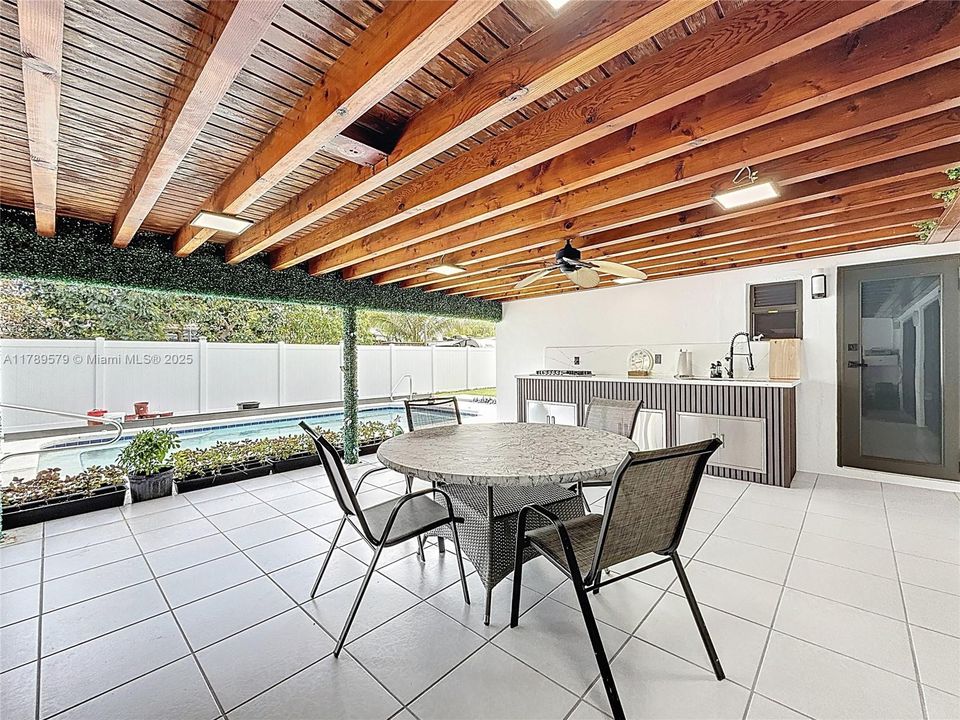 Недавно арендовано: $7,700 (5 спален, 4 ванн, 3857 Квадратных фут)