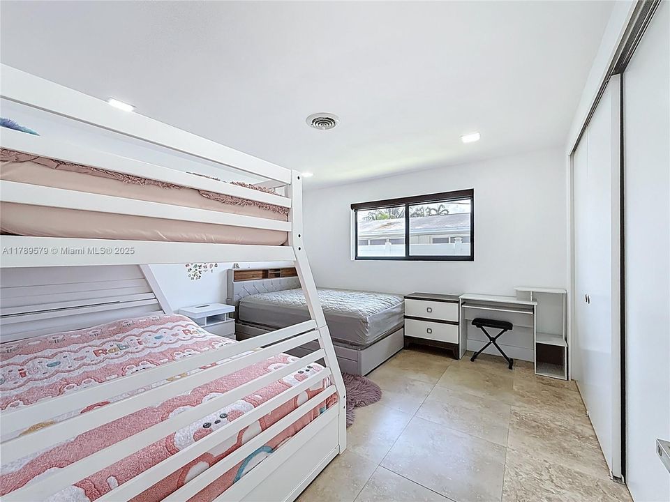 Недавно арендовано: $7,700 (5 спален, 4 ванн, 3857 Квадратных фут)