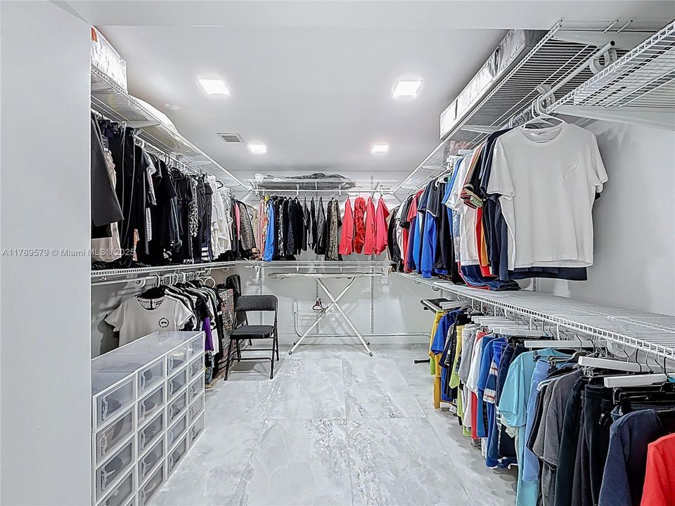 Недавно арендовано: $7,700 (5 спален, 4 ванн, 3857 Квадратных фут)