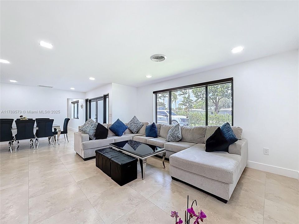 Недавно арендовано: $7,700 (5 спален, 4 ванн, 3857 Квадратных фут)