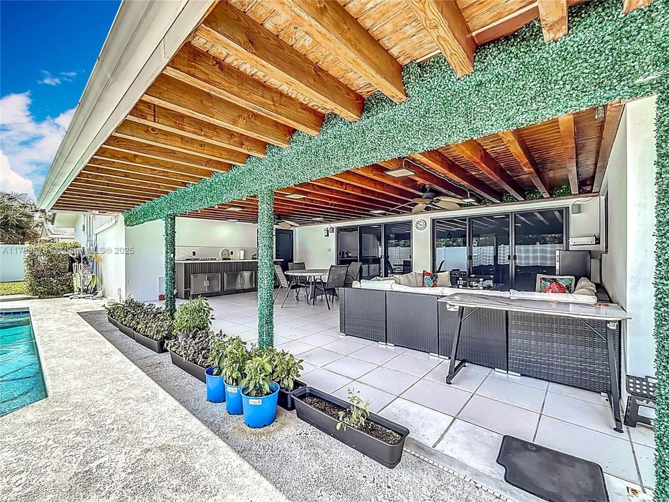 Недавно арендовано: $7,700 (5 спален, 4 ванн, 3857 Квадратных фут)