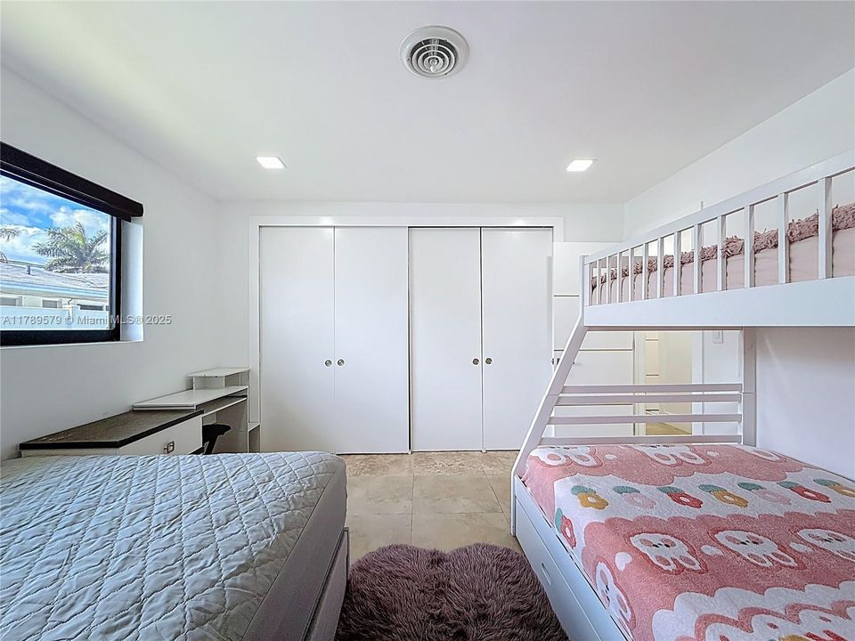 Недавно арендовано: $7,700 (5 спален, 4 ванн, 3857 Квадратных фут)