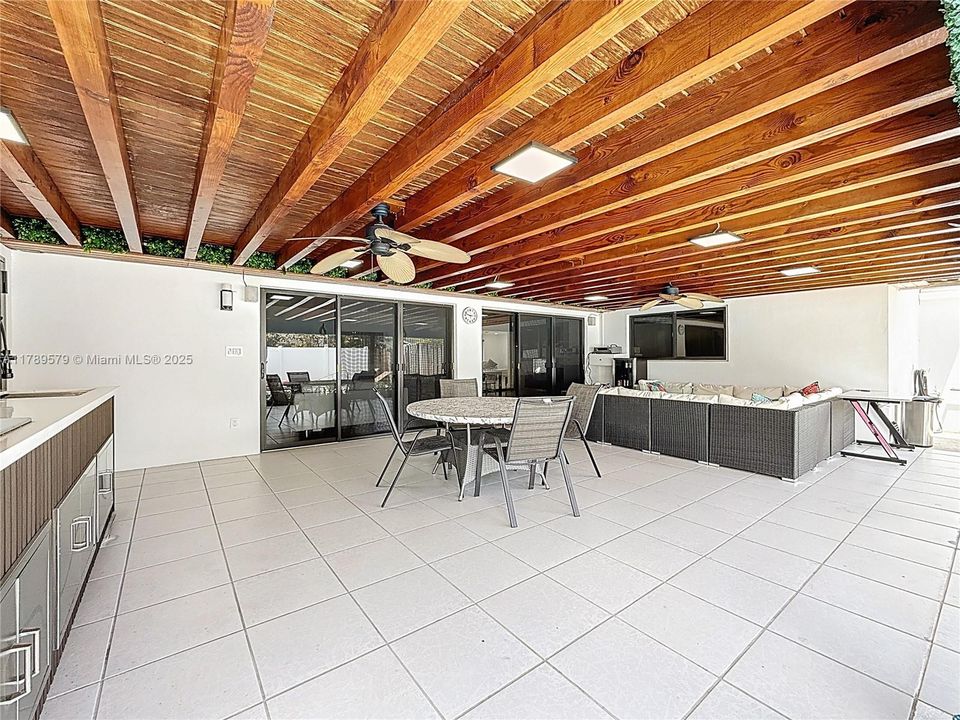 Недавно арендовано: $7,700 (5 спален, 4 ванн, 3857 Квадратных фут)