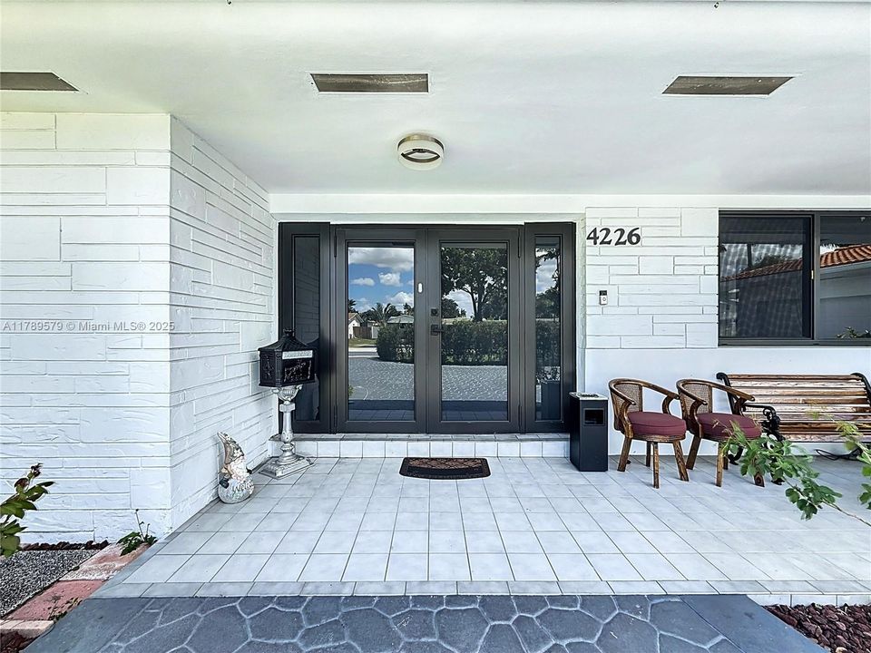 Недавно арендовано: $7,700 (5 спален, 4 ванн, 3857 Квадратных фут)