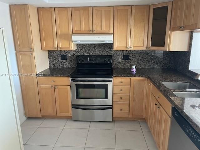 For Sale: $259,900 (1 beds, 1 baths, 840 Square Feet)