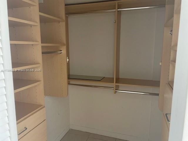 For Sale: $259,900 (1 beds, 1 baths, 840 Square Feet)