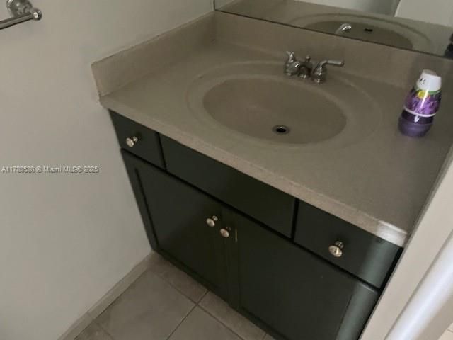 For Sale: $259,900 (1 beds, 1 baths, 840 Square Feet)