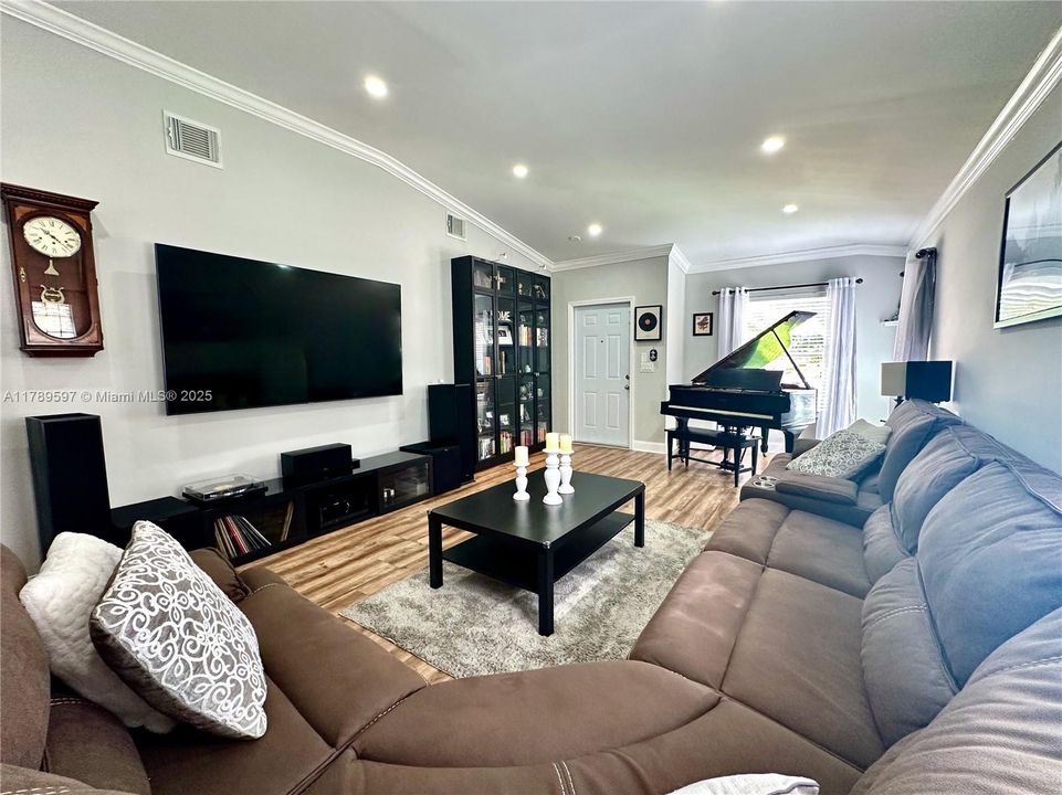 Recently Sold: $574,933 (3 beds, 2 baths, 1665 Square Feet)