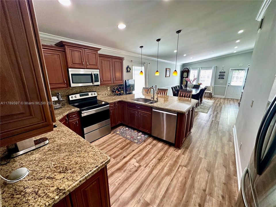 Recently Sold: $574,933 (3 beds, 2 baths, 1665 Square Feet)