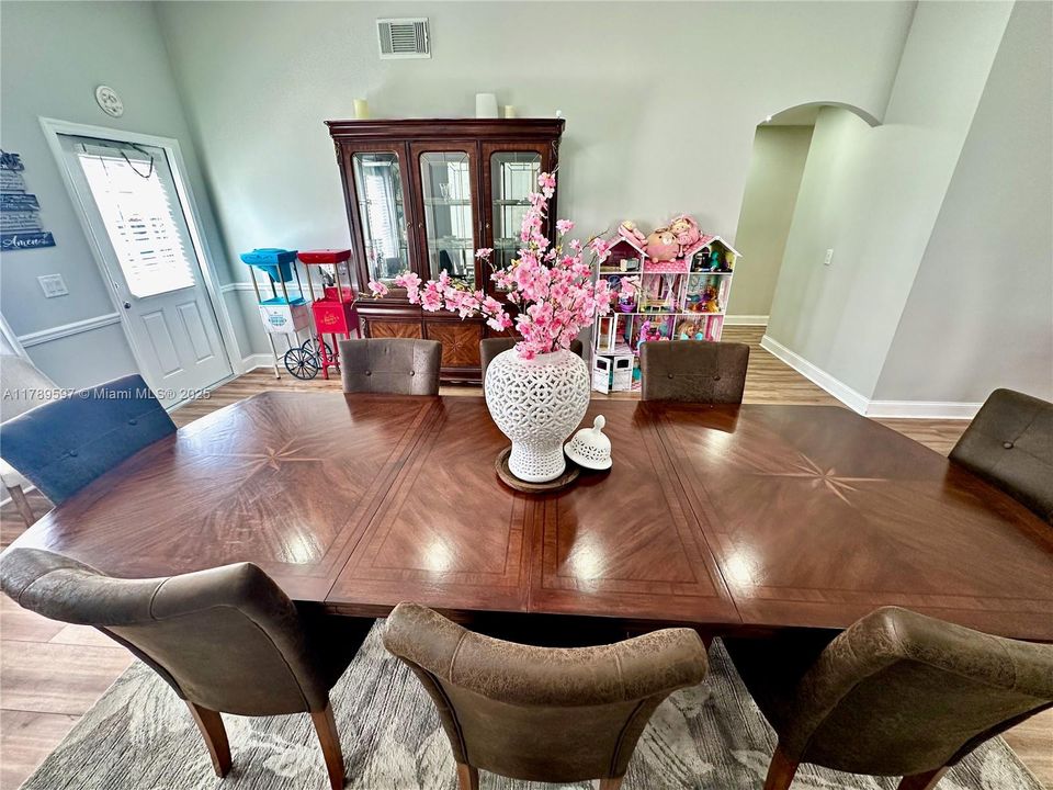 Recently Sold: $574,933 (3 beds, 2 baths, 1665 Square Feet)