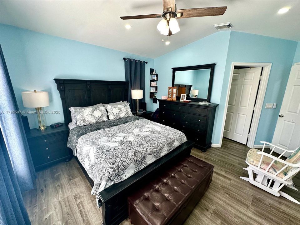 Recently Sold: $574,933 (3 beds, 2 baths, 1665 Square Feet)