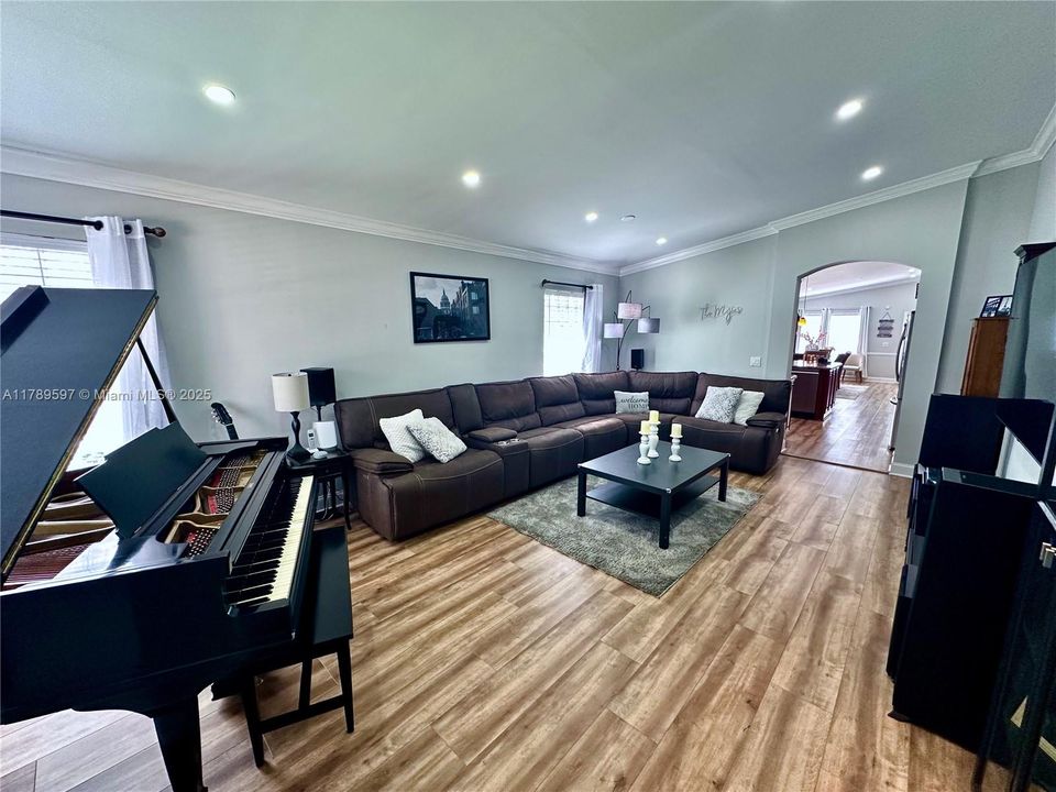 Recently Sold: $574,933 (3 beds, 2 baths, 1665 Square Feet)