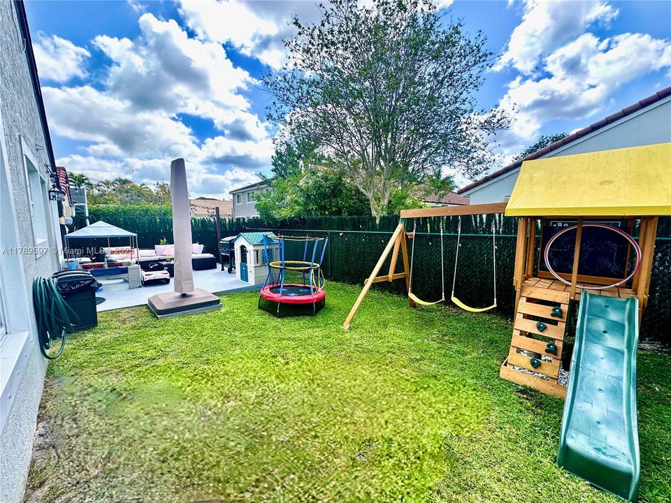 Recently Sold: $574,933 (3 beds, 2 baths, 1665 Square Feet)