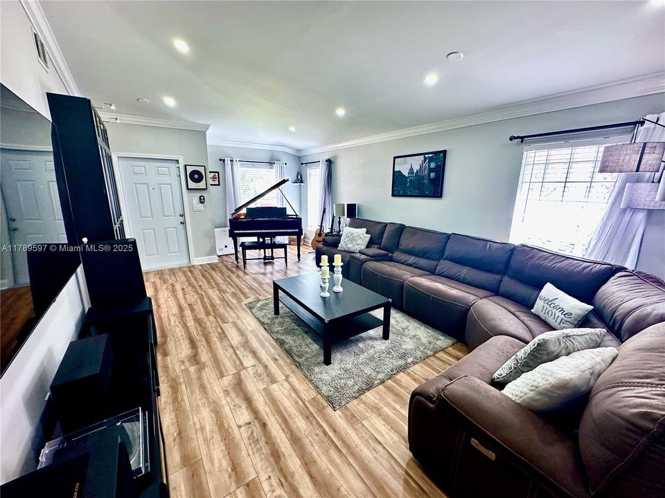 Recently Sold: $574,933 (3 beds, 2 baths, 1665 Square Feet)