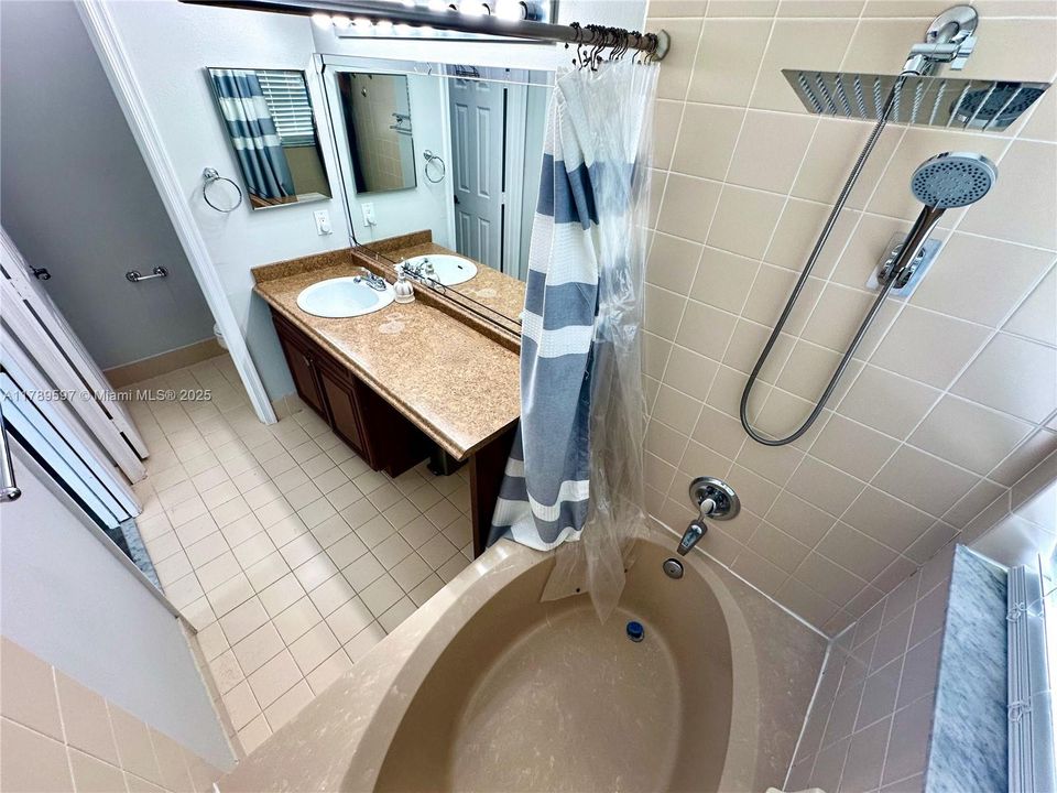 Recently Sold: $574,933 (3 beds, 2 baths, 1665 Square Feet)