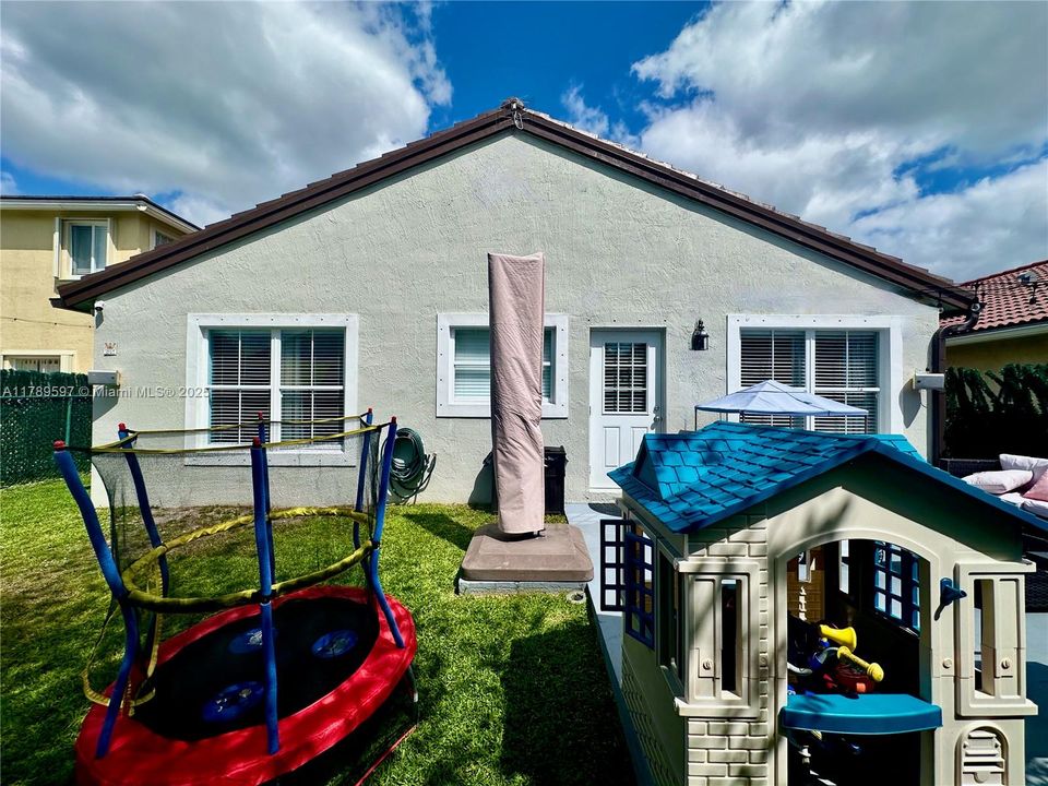 Recently Sold: $574,933 (3 beds, 2 baths, 1665 Square Feet)