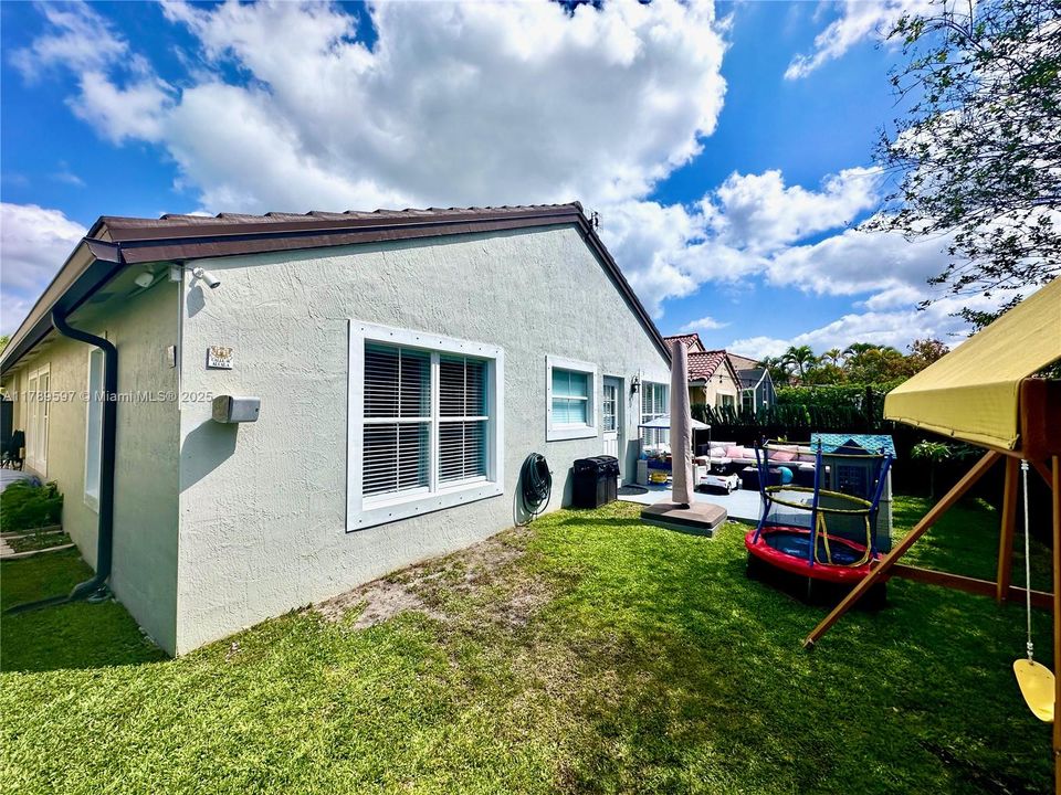 Recently Sold: $574,933 (3 beds, 2 baths, 1665 Square Feet)