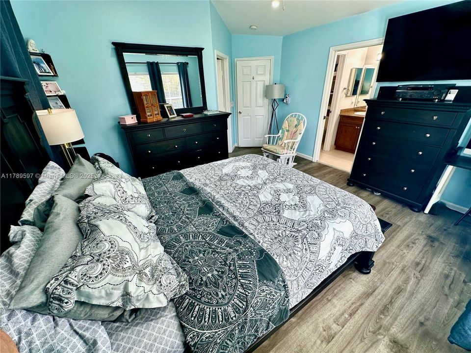 Recently Sold: $574,933 (3 beds, 2 baths, 1665 Square Feet)