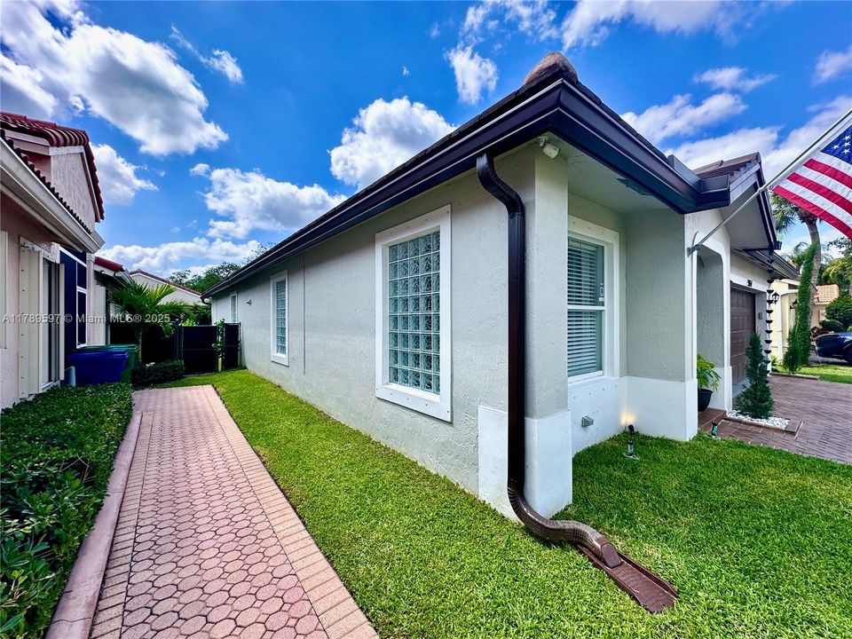 Recently Sold: $574,933 (3 beds, 2 baths, 1665 Square Feet)