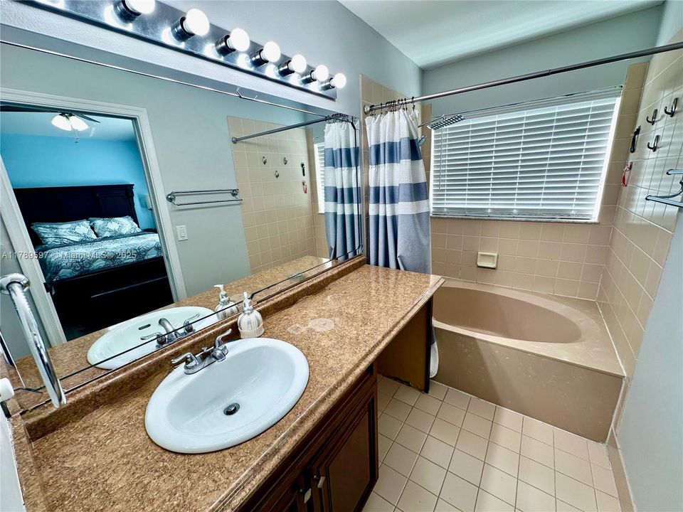 Recently Sold: $574,933 (3 beds, 2 baths, 1665 Square Feet)