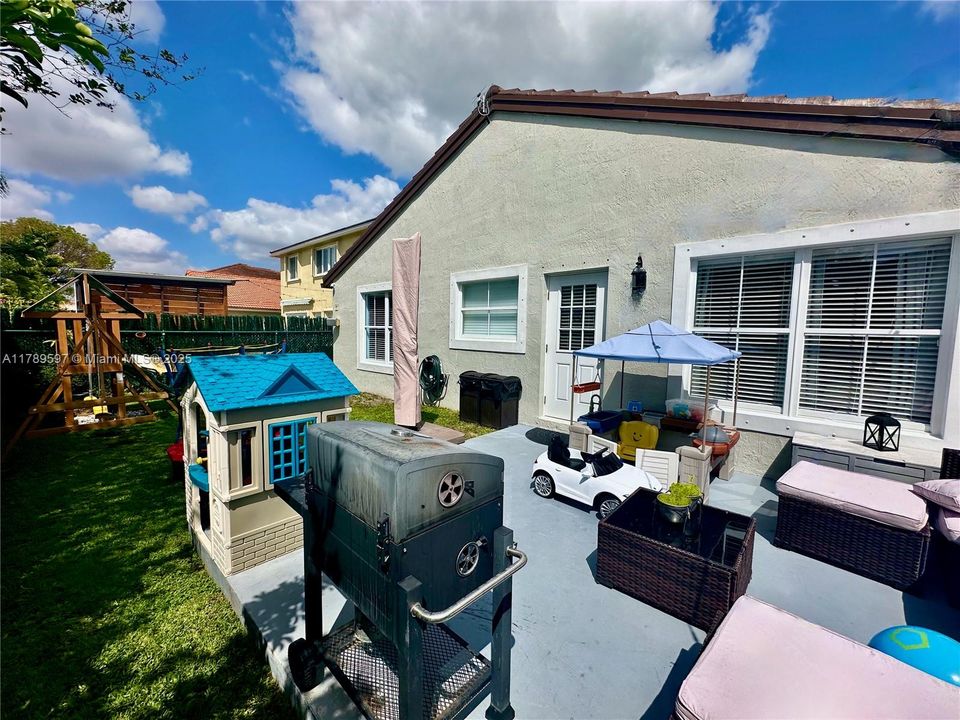 Recently Sold: $574,933 (3 beds, 2 baths, 1665 Square Feet)