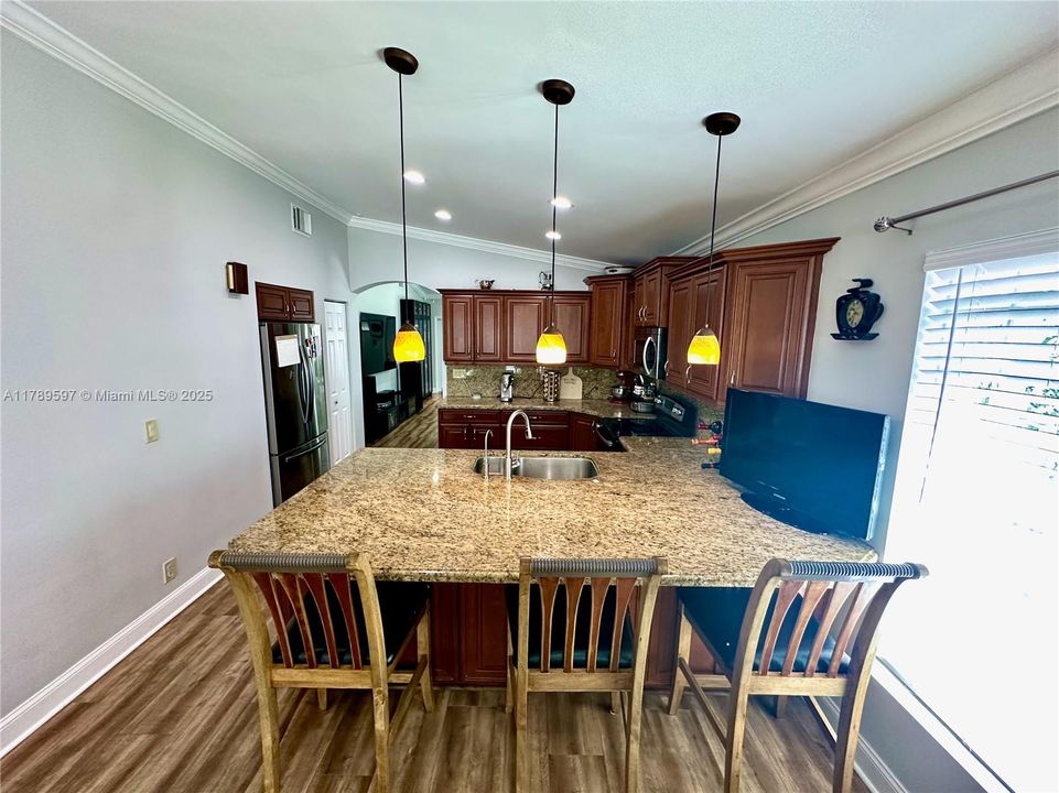 Recently Sold: $574,933 (3 beds, 2 baths, 1665 Square Feet)