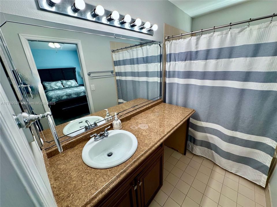 Recently Sold: $574,933 (3 beds, 2 baths, 1665 Square Feet)