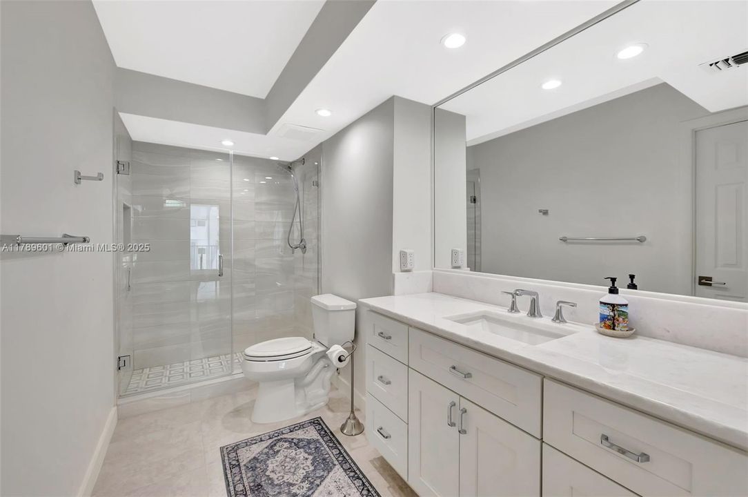 待售: $625,000 (2 贝兹, 2 浴室, 1326 平方英尺)