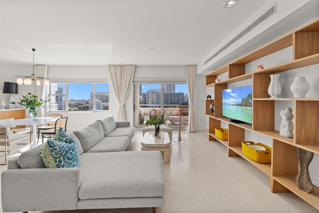 Recently Sold: $2,100,000 (1 beds, 1 baths, 1085 Square Feet)