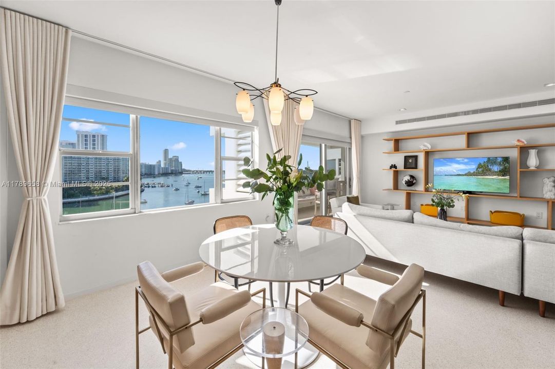 Recently Sold: $2,100,000 (1 beds, 1 baths, 1085 Square Feet)