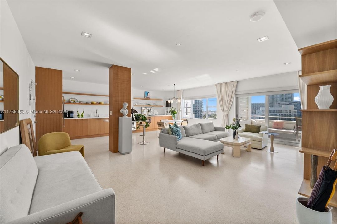 Recently Sold: $2,100,000 (1 beds, 1 baths, 1085 Square Feet)