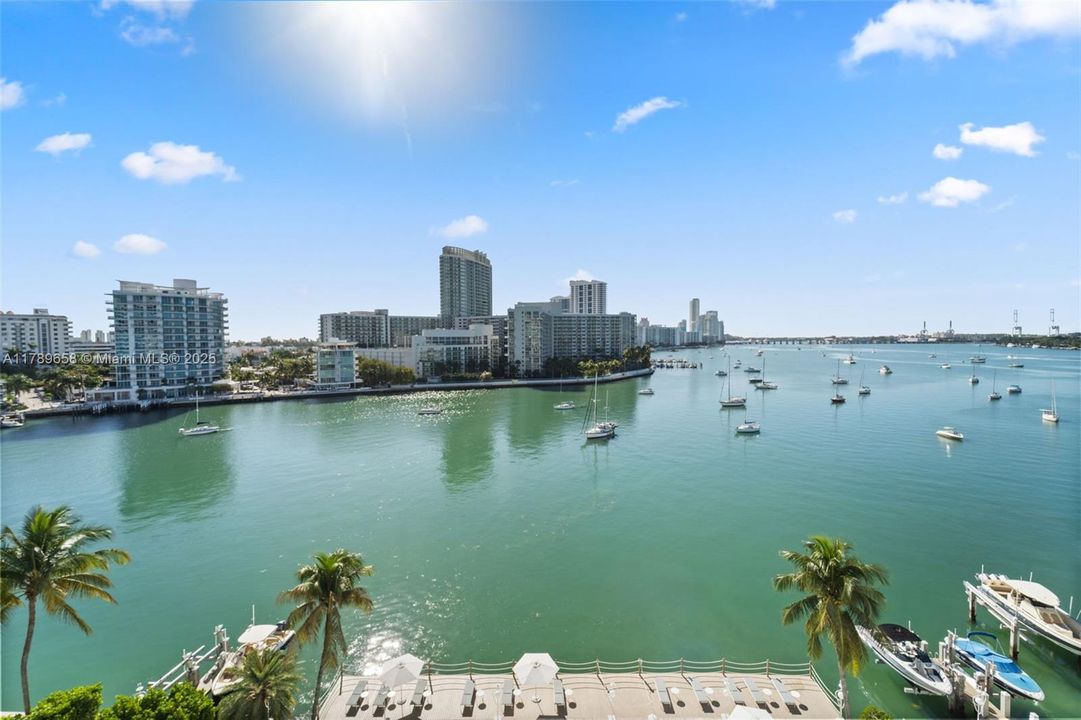 Recently Sold: $2,100,000 (1 beds, 1 baths, 1085 Square Feet)
